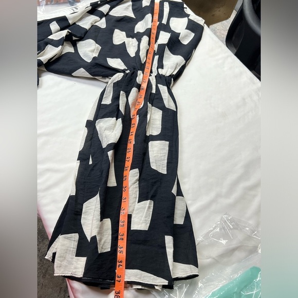 🛍️CES FEMME Black abstract print bat wing dress size M. - Picture 13 of 13